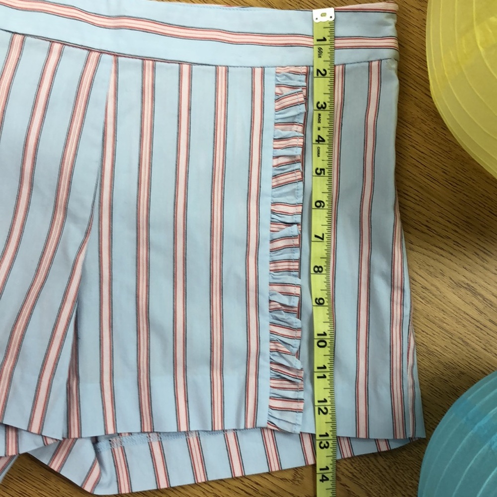 Loft Striped Ruffle Shorts Size 4 - Picture 7 of 8